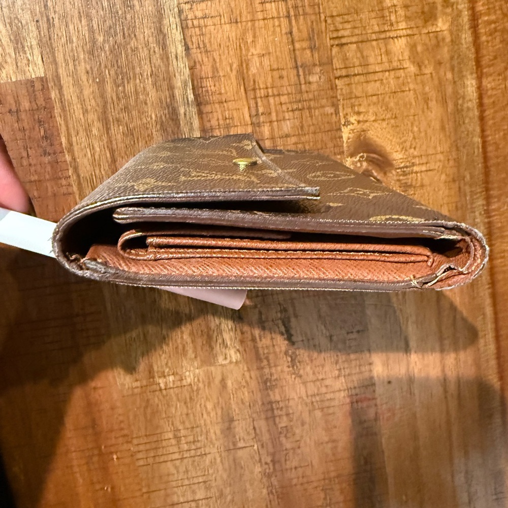 EUC Authentic Louis Vuitton Brown and Gold Monogram Wallet - Picture 13 of 17